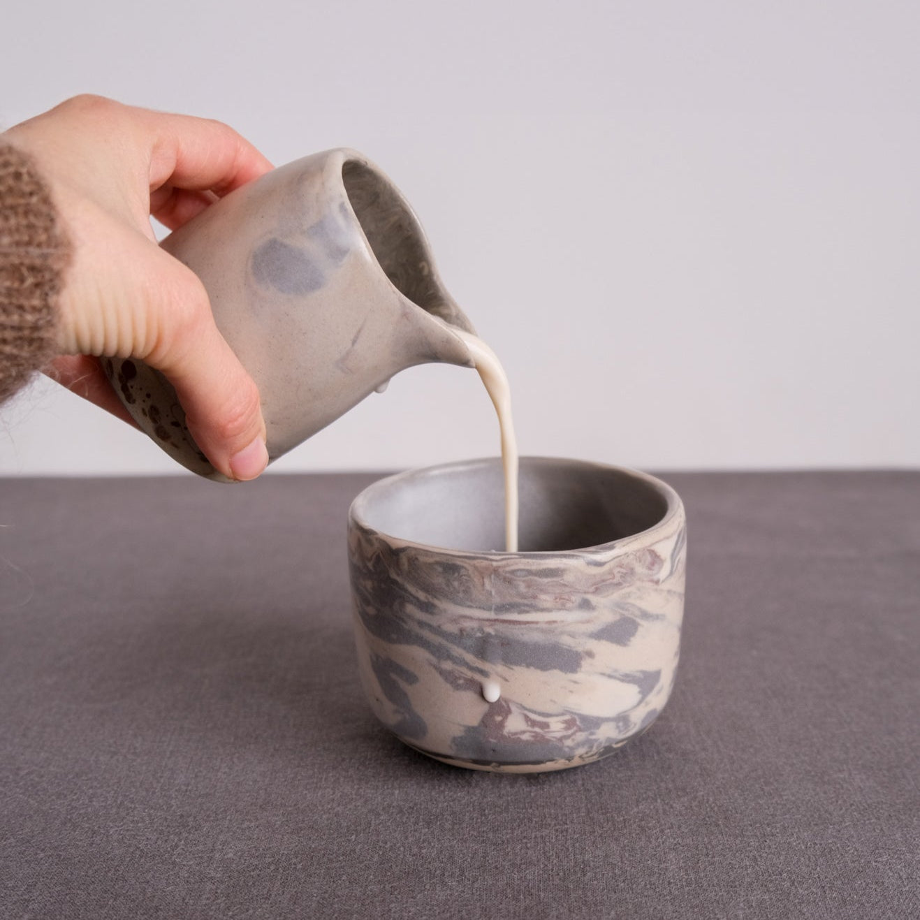 Palinopsia_Marble_Ceramics_Jupiter_Dinnerware-23_acaae41f-6e55-4554-b03e-d4c6c4a2707b.jpg