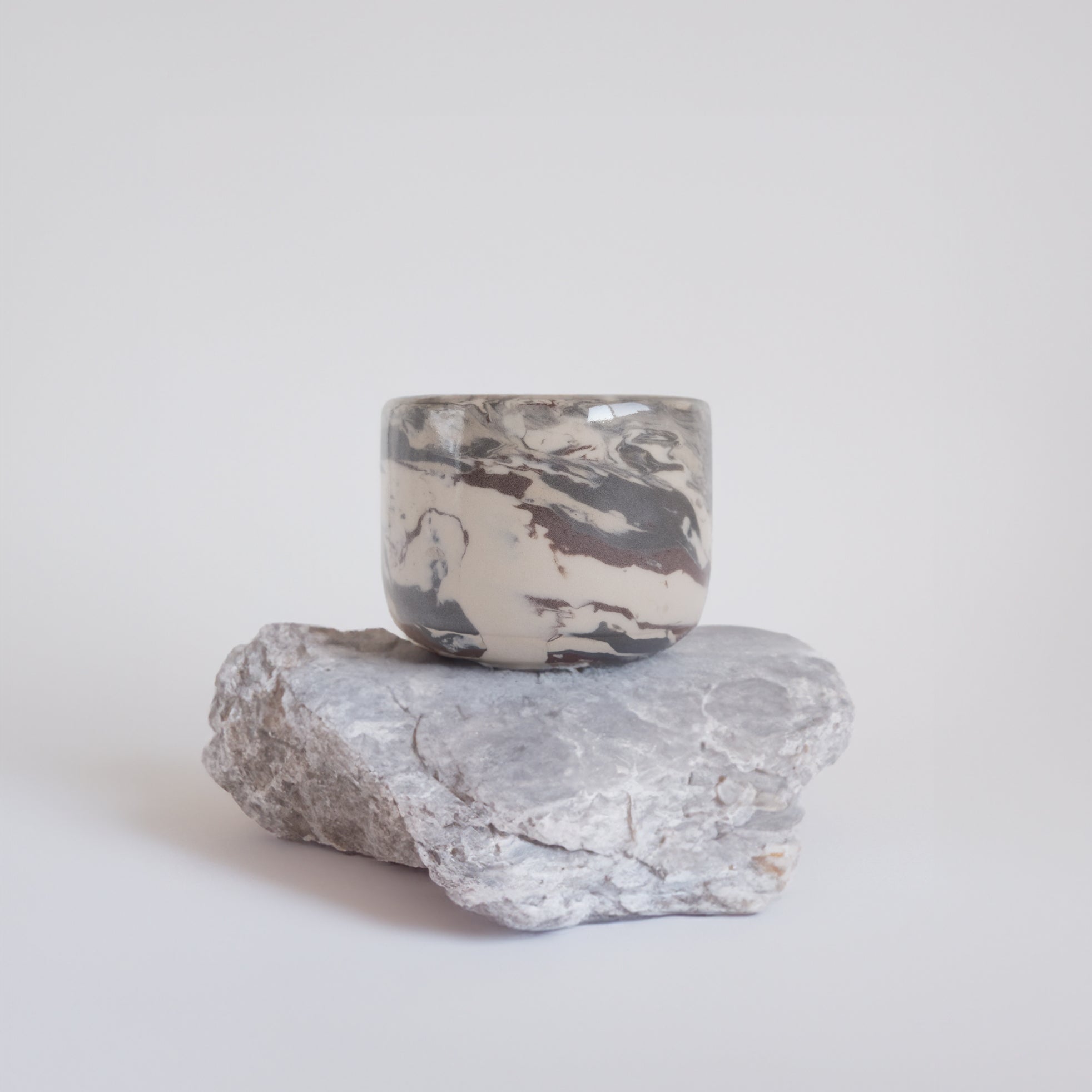 Palinopsia_Marble_Ceramics_Jupiter_Dinnerware_Gloss_Cup_ebf3e965-6b5f-4682-aac0-1b22ad219d1e.jpg