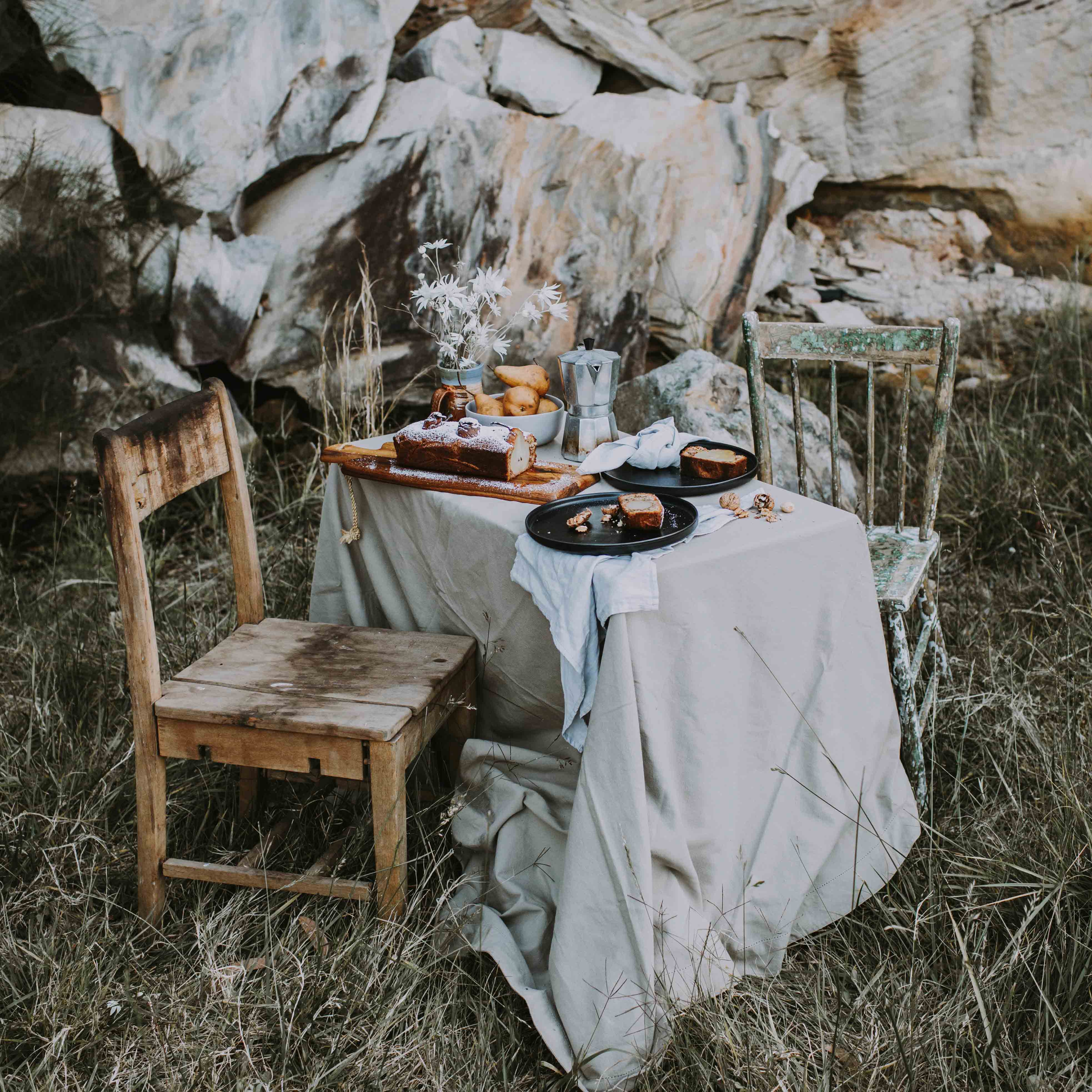 Australian outback dining with Palinopsia handmade black ceramic dinner plate and gluten free cake